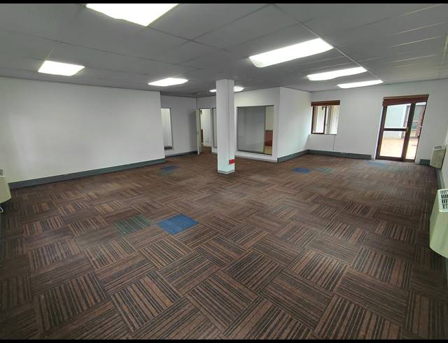 206M² OFFICE TO LET IN VORNA VALLEY